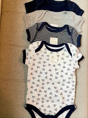 Burt’s Bees Baby Organic Cotton Set of 4 onsies/bodysuits Size 0-3M Navy/Gray/Wh